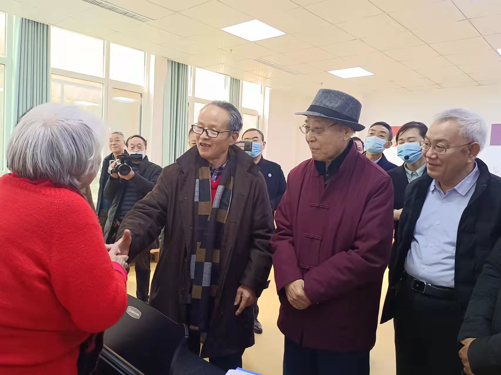 参观1.jpg 参观1.jpg